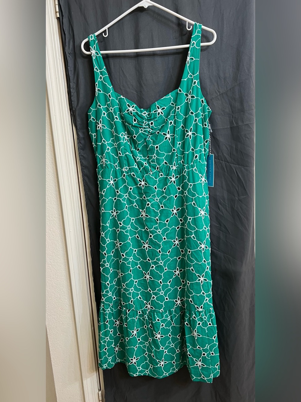 NWT Draper James sleeveless green & white floral embroidered midi dress size L